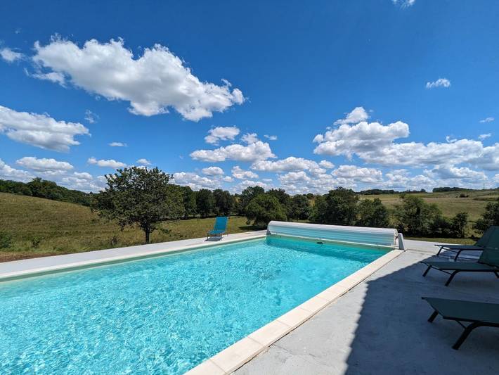 Gîte pour 14 personnes, avec terrasse et jardin, animaux acceptés