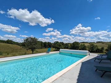 Gîte pour 14 personnes, avec terrasse et jardin, animaux acceptés à Montbron