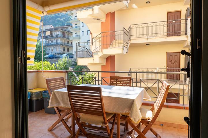 Location de vacances pour 6 personnes, avec Balcon à Piraino