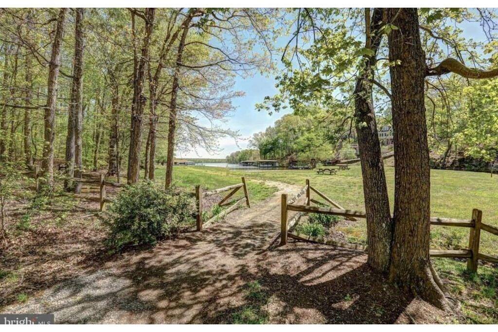 Beavers Bungalow-Hot-tub/Wifi in Lake Anna