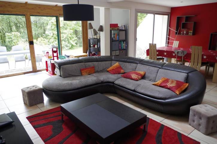 Location de vacances pour 10 personnes, avec Terrasse ainsi que Jardin et Piscine à Brandivy