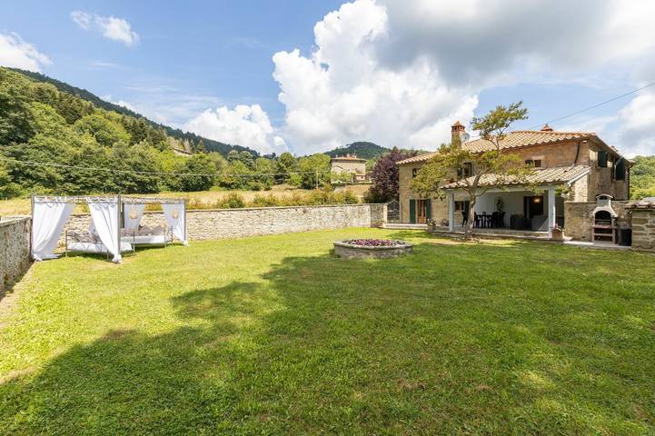 Agriturismo per 10 persone, con giardino a Cortona