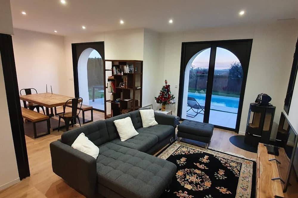 Renovated family home with secure swimming pool in Grasse, Mittelmeerküste (Frankreich)