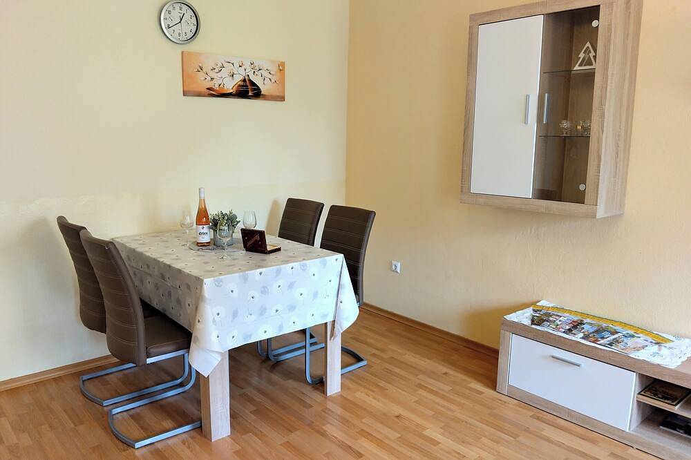 Ganze Wohnung, Ferienwohnung in einer vom Wein- und Obstbau geprägten Gegend in Dölzschen, Dresden
