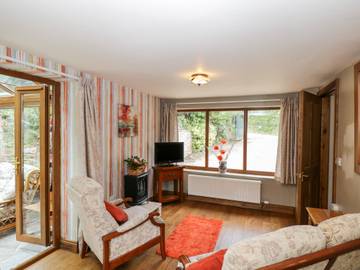 Log Cabin for 2 People in Herefordshire, Midlands, Photo 3