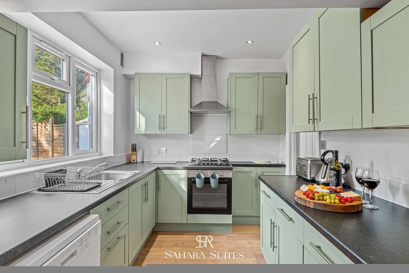 Spacious 6Br Ensuite home - Sleeps 12 - Parking in Earley, Berkshire
