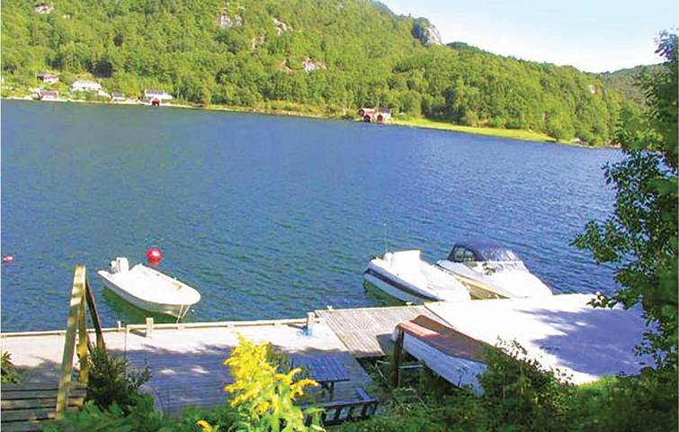 Ferienhaus für 6 Personen mit Terrasse in Lyngdal
