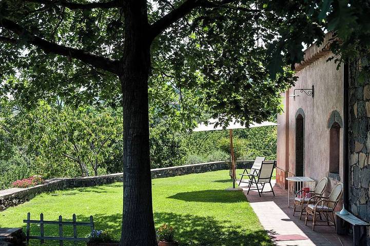 Cottage for 8 people, with garden and terrace in Sicily