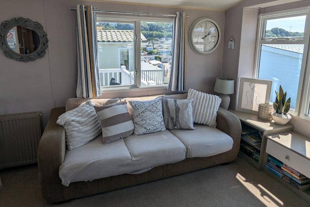 Cabin Sleeps 8 - Pools, Parking, Pets in Weymouth, Dorset