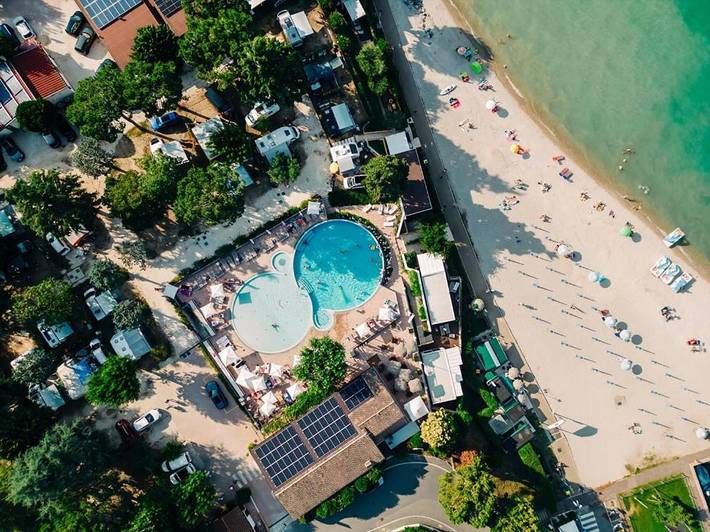 Camping per 5 persone, con Idromassaggio e Terrazza nonché Giardino e Piscina a San Benedetto (Peschiera del Garda)