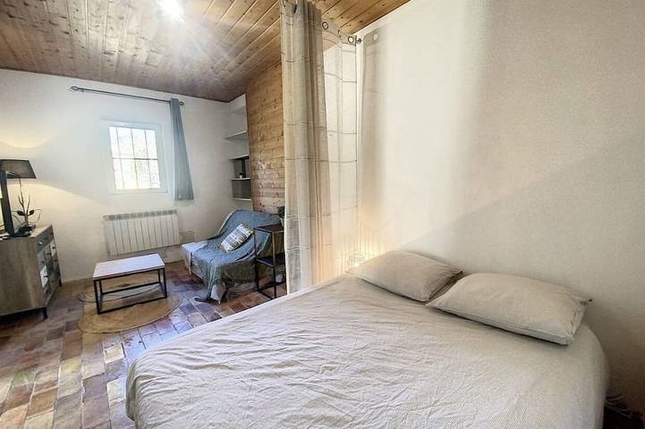 Gîte pour 4 personnes, avec jardin à Volx - 2