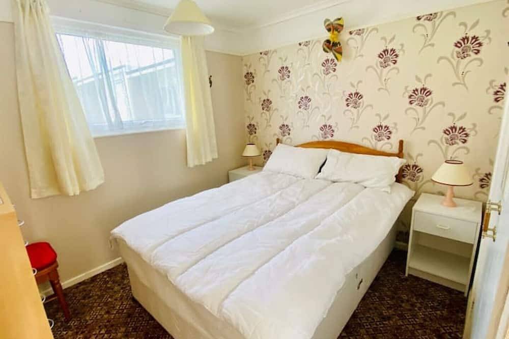 Quiet and Comfy 2 bedroom Holiday Chalet walk to beach, Norfolk family friendly in Hemsby, Great Yarmouth