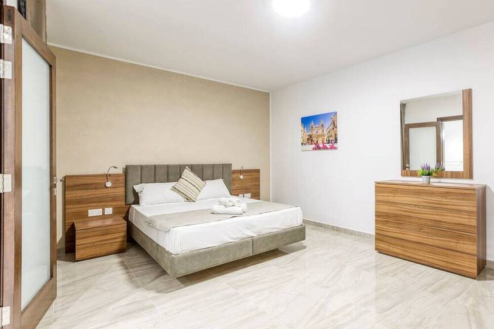 Apartamento inteiro, Luxurious, spacious fully equipped home in Swieqi in San Giljan, Ilha de Malta