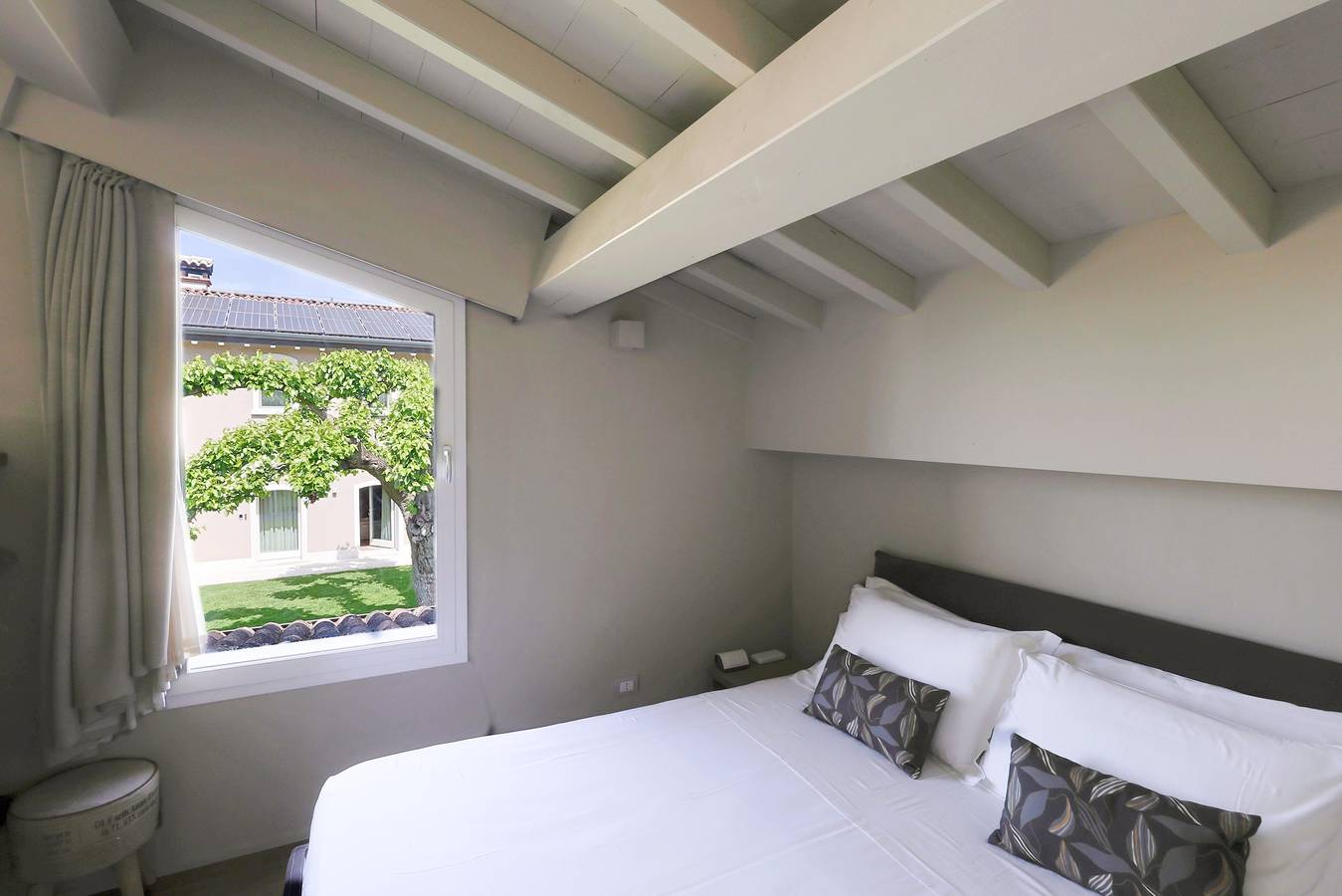 Ganze Wohnung, Apartment 'Casa Cordigero Adults Only - Gelso' mit Gemeinschaftspool, Wlan & Klimaanlage in Ponti sul Mincio, Gardasee-Berge