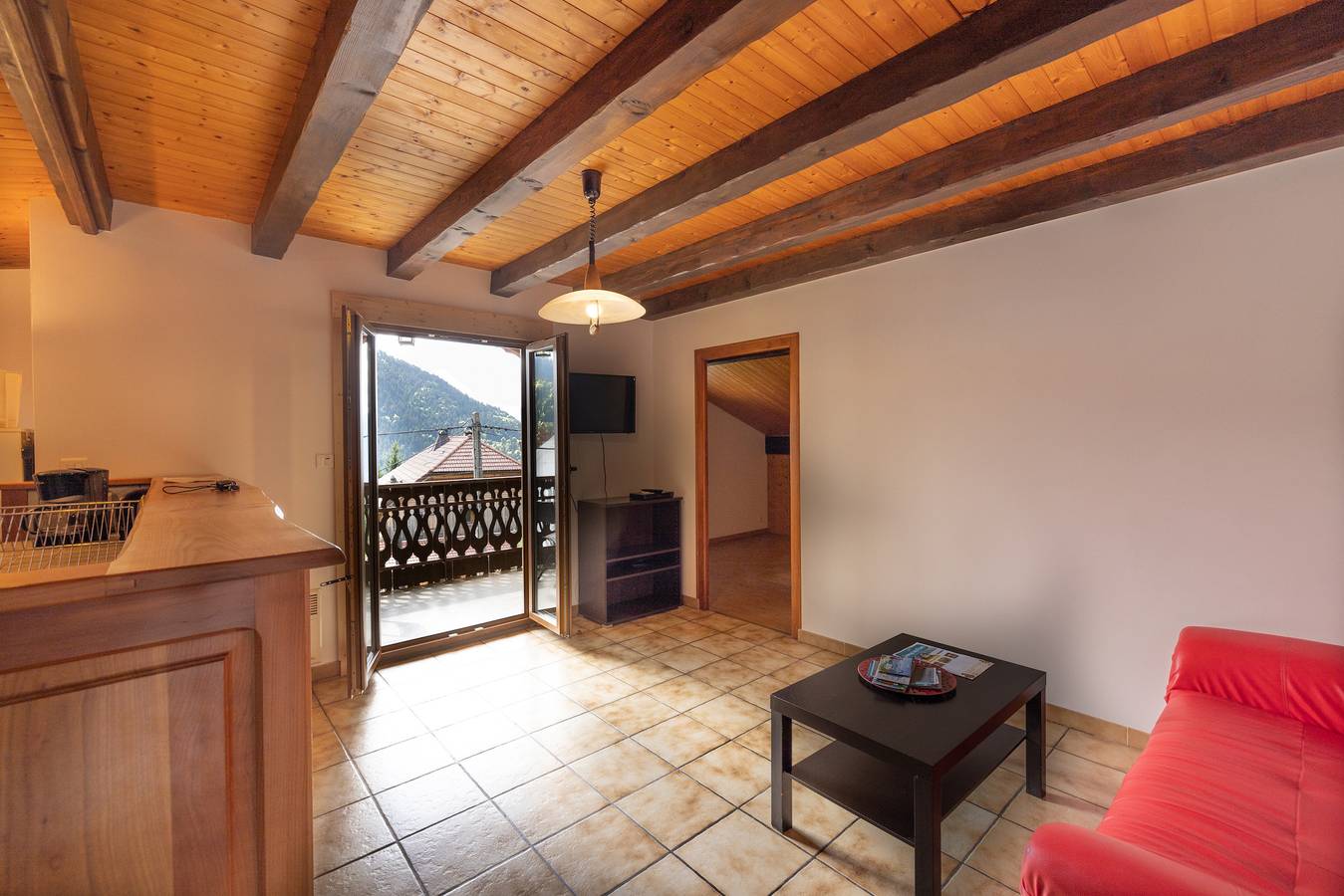 Entire apartment, Pet-Friendly Apartment 'de la Joux' with Mountain View, Balcony & Wi-Fi in Saint-Sigismond, Bonneville region