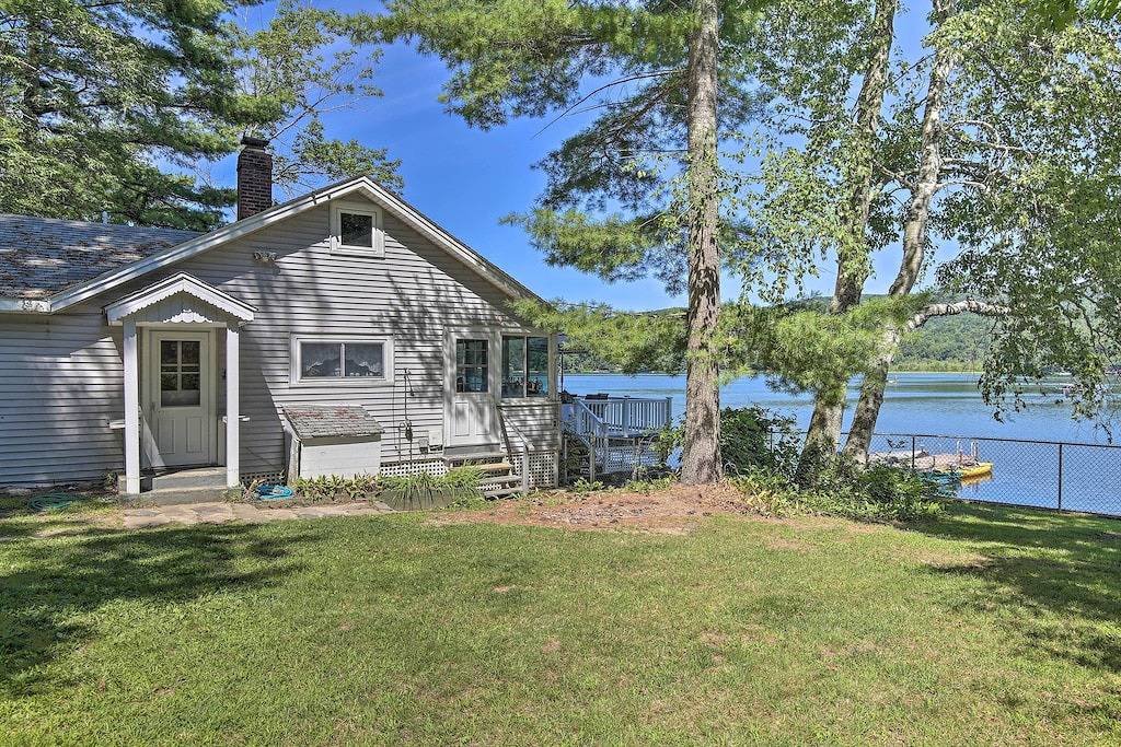 Haustierfreundliches Berkshires Home mit Dock und Feuerstelle! in New Marlborough, Berkshire County