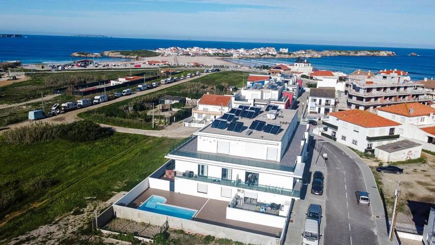 Ferienwohnung für 6 Personen, mit Pool und Balkon in Baleal
