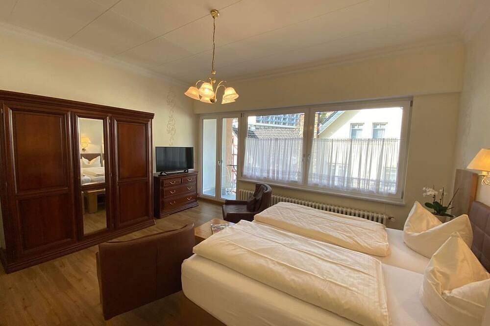 Ganze Wohnung, 2-Bett-Ferienwohnung Vier Jahreszeiten - Hotel Haus Hohenzollern/Haus Ambiente in Bad Bertrich, Traben-Trarbach und Umbegung