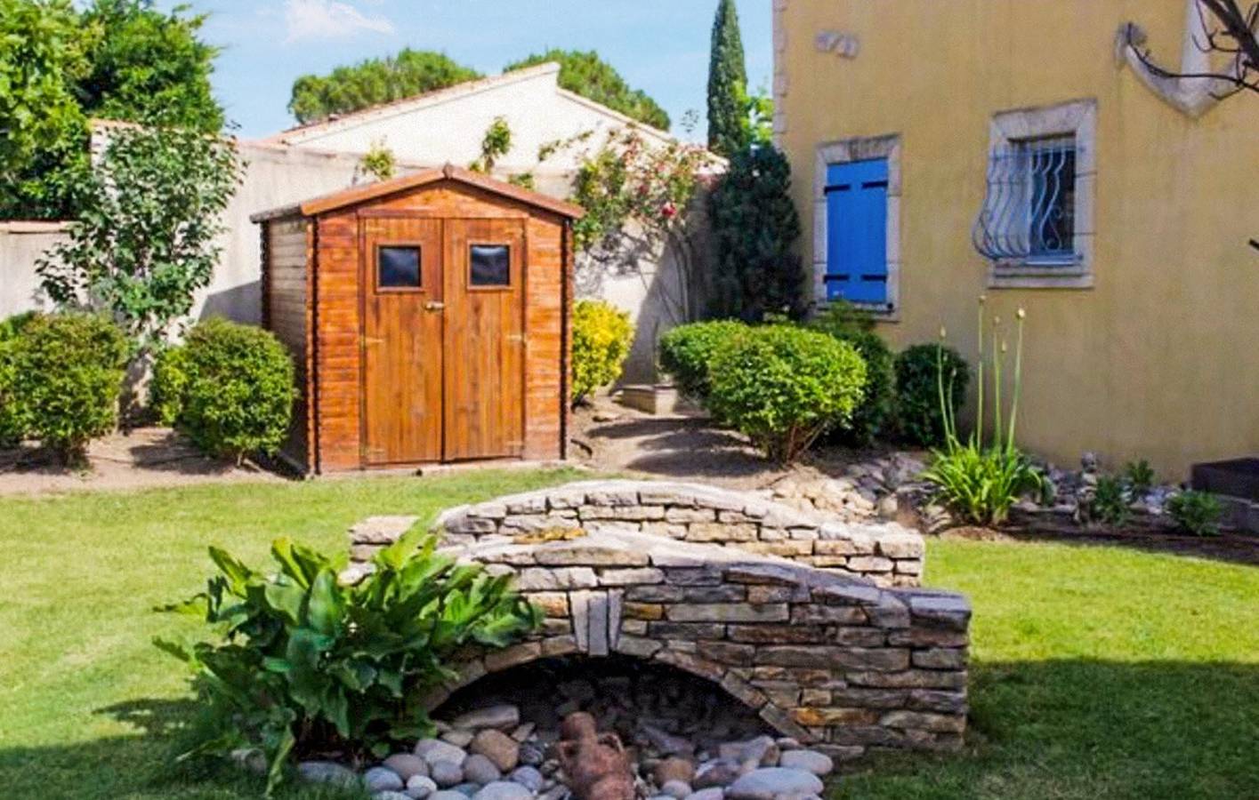 Charmante Wohnung mit Pool und Terrasse in Sénas – 900 m vom Stadtzentrum entfernt in Sénas, Arles und Umgebung