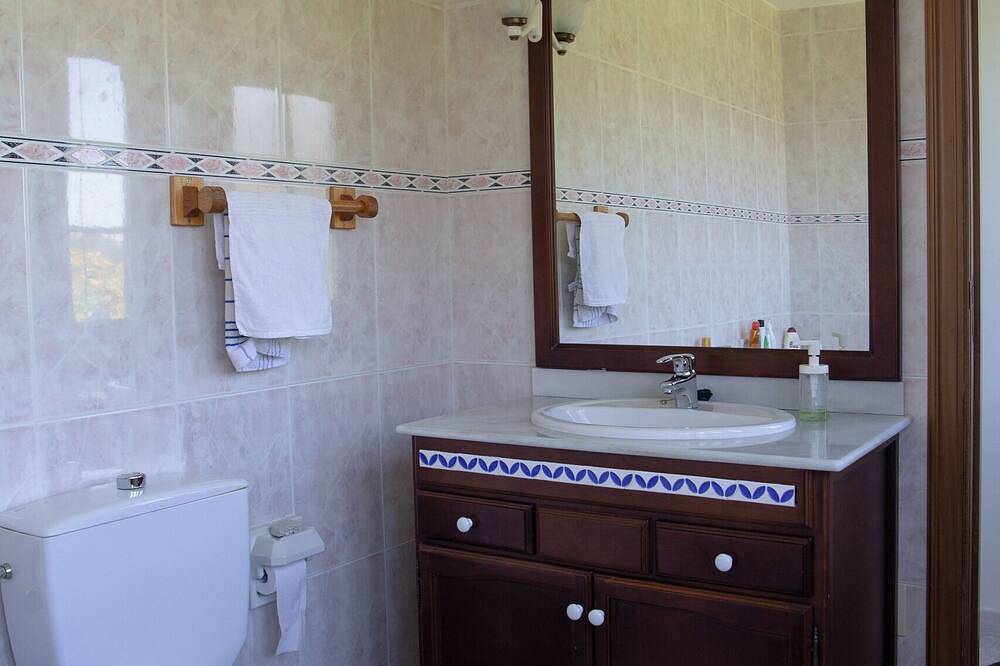 Beachfront Surf & Holiday House, Charming & Quiet in Valdoviño, Costa de Galicia
