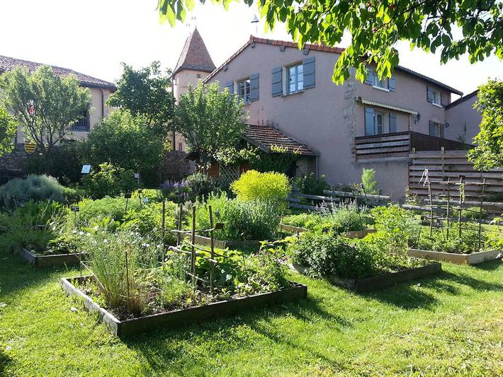 Chambre d’hôte pour 3 personnes, avec balcon et sauna ainsi que jacuzzi et piscine, animaux acceptés