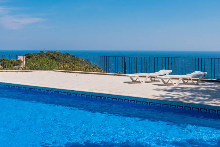 Appartement entier, Joli appartement avec magnifiques vues à la mer et piscine. in Begur, Costa Brava