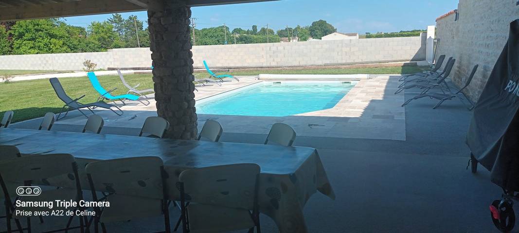 Gîte pour 15 personnes, avec terrasse ainsi que jardin et piscine en Charente-Maritime - 3