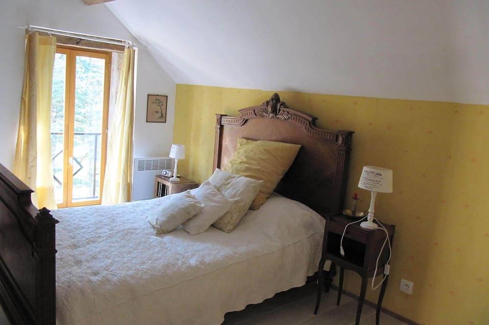Romantique charming house in quiet and beautiful heart of France in Vesdun, Saint-Amand-Montrond