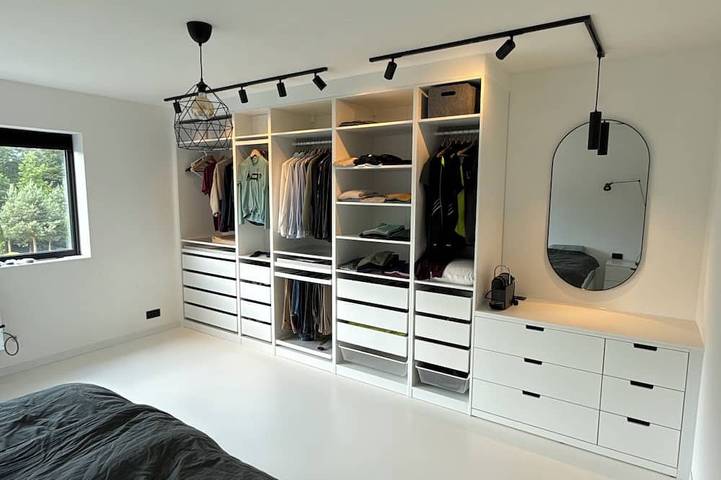 Private Bed and bathroom in house in Huldenberg, Flämisch-Brabant