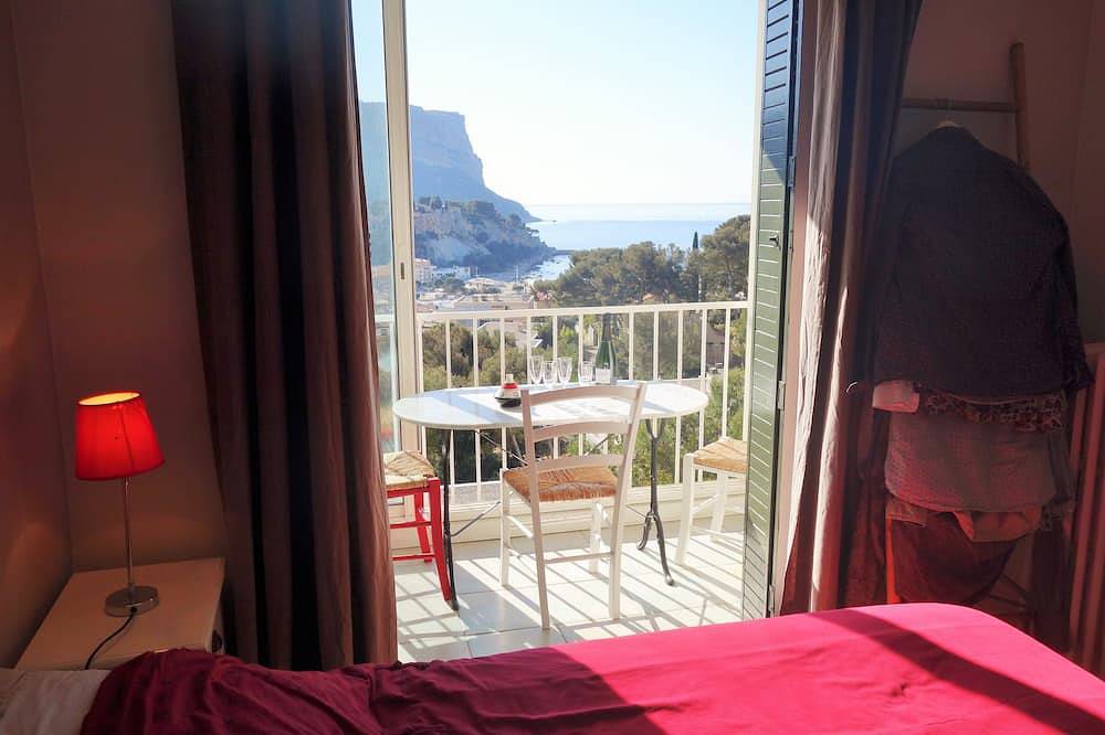 Appartement entier, Mer 5mn à pied, Cassis  Calanques, vue et situation d'exception, parking in Cassis, Parc national des Calanques