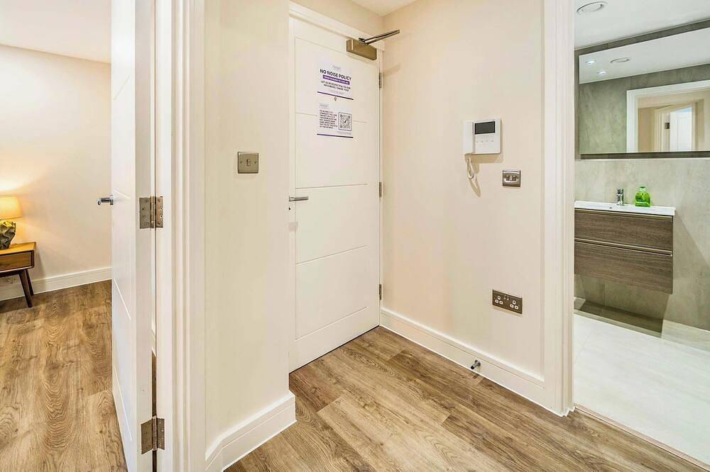 Geheel appartement, Town Center| Contractors/Families | Wifi | Balcony in Rushmoor, Hampshire