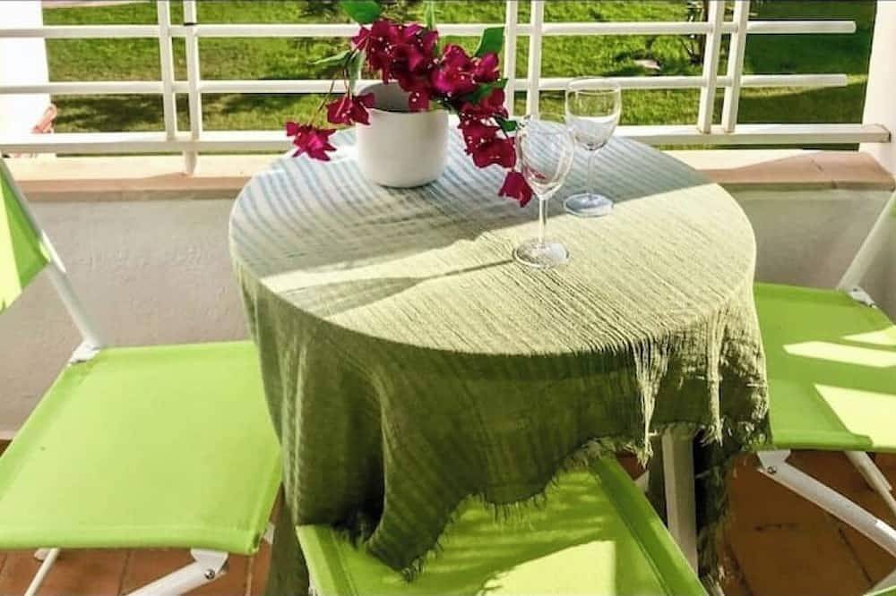 Entire apartment, A seaside retreat with swimming pool in Ciutadella, Menorca