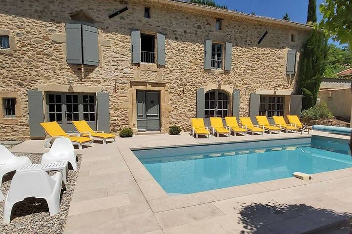Location de vacances pour 11 personnes, avec Terrasse et Jardin à Le Pin