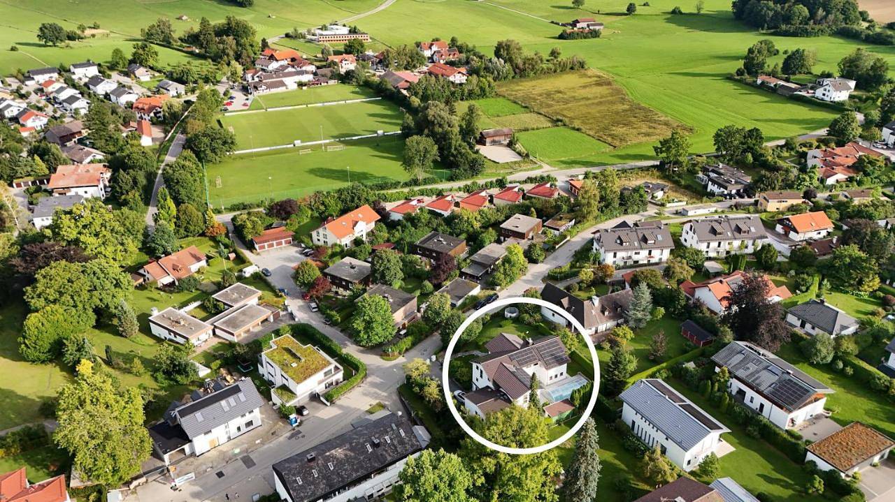 Grand Villa Berg-Starnberg For Your Vacation, Sauna, Hamam, Swimming pool, Billiards in Berg (Oberbayern), Starnberger See