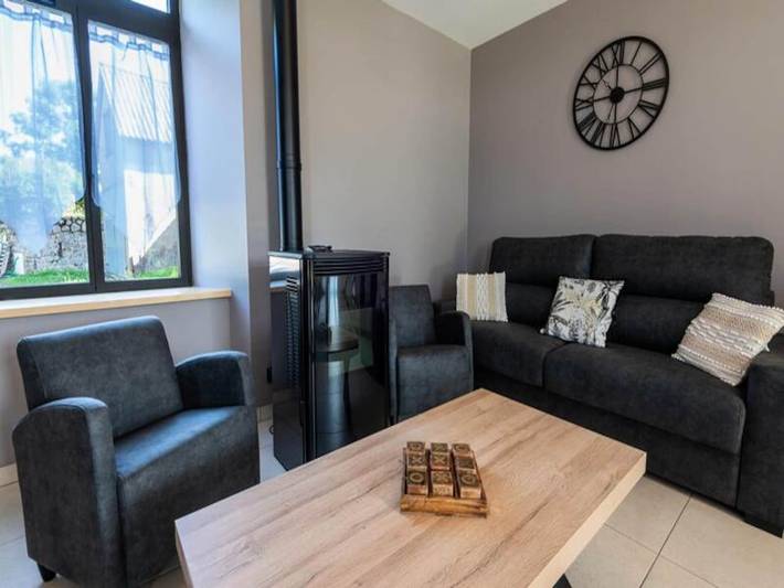 Gîte pour 8 personnes, avec terrasse et jardin, adapté aux familles à Brion (Lozère) - 4