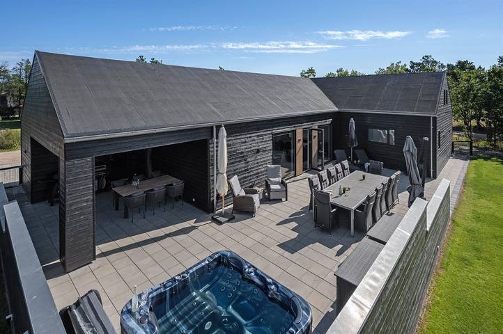 Ferienhaus für 12 Personen, mit Terrasse und Whirlpool - 1
