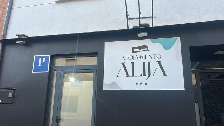 Albergue, con Vistas en Cebrones del Río