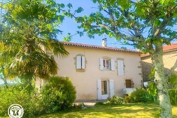 Gîte pour 4 personnes, avec jardin dans Viazac