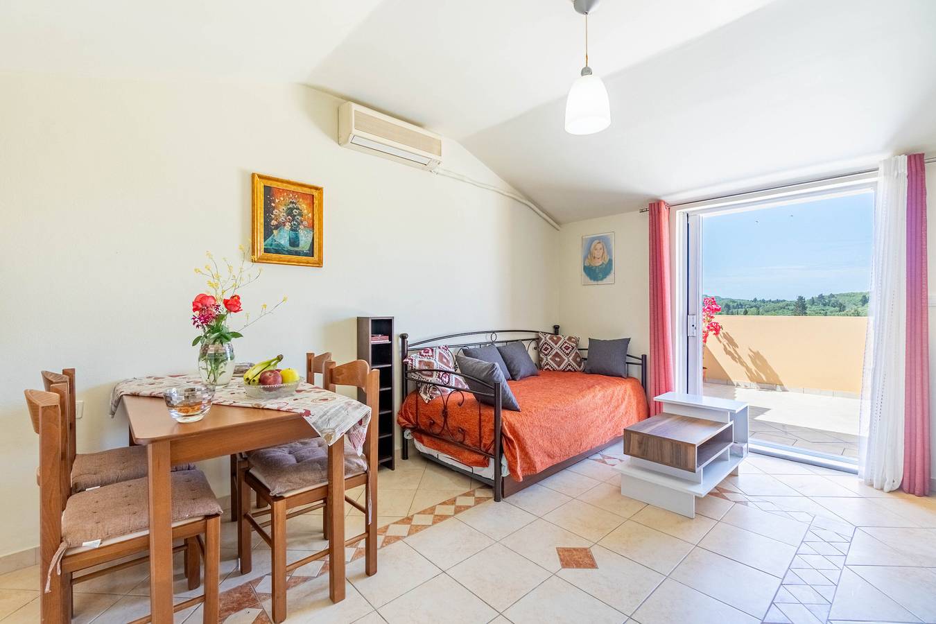 Entire apartment, Apartment "Soffitta Bampina" close to the Beach with Balcony in Corfu