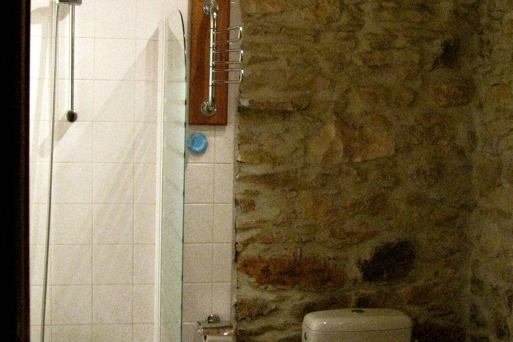 Gite Spacieux à la Compagne Avec Piscine Partagée in Cenne-Monestiés, Región de Carcassonne