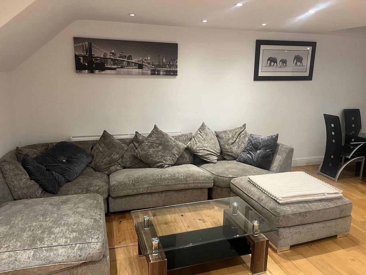 Southgate Home - Sleeps 14 - Parking - Central in Londres, Angleterre du Sud-Est