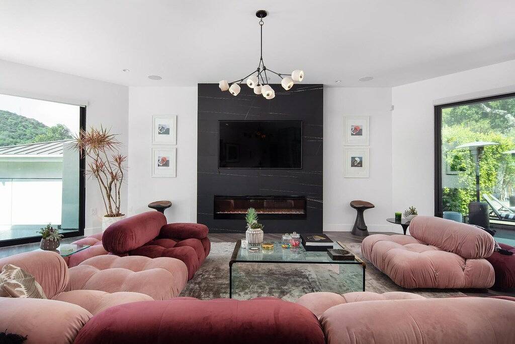 Willow Glen - Hollywood Hills Multi-Level Villa with Elevator, Theater & Pool in Los Angeles, Los Angeles County