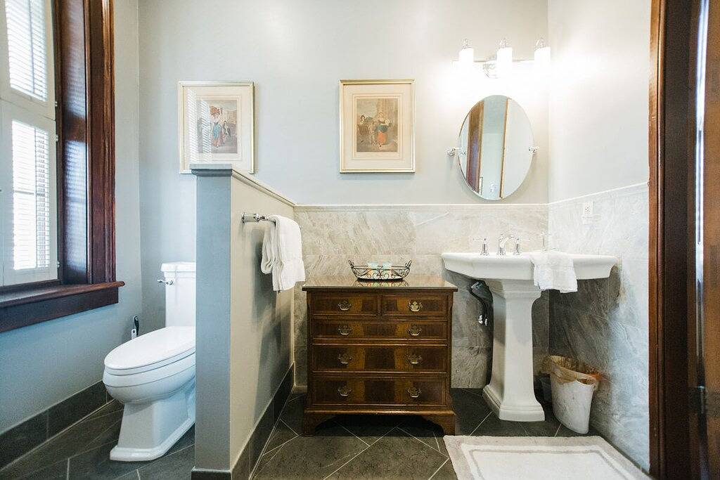 Ganze Wohnung, Bleiben Sie bei Lucky Savannah: Bird Baldwin House mit eigenem Parkplatz und Kingsize-Bett in Savannah, Chatham County