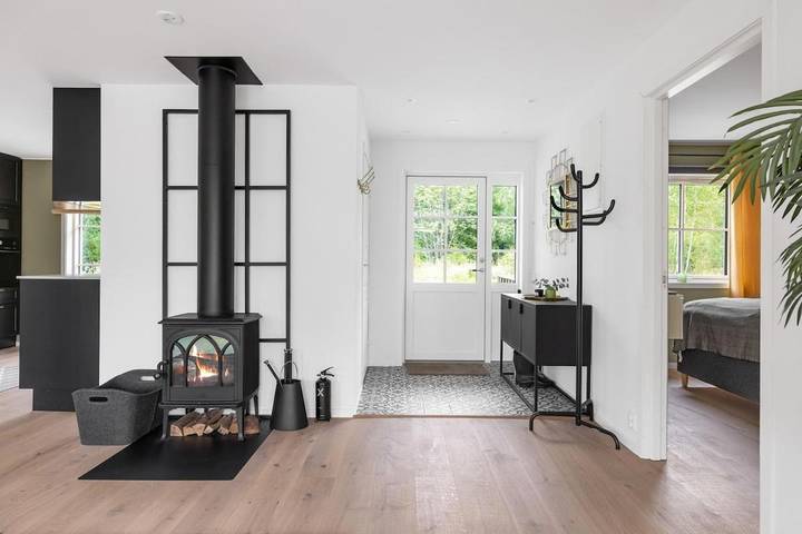 Villa för 3 Personer, med utsikt samt bastu och trädgård i Lerum