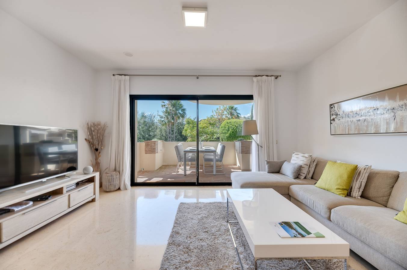 Entire apartment, Apartment '2-bed In Capanes Del Golf' with Mountain View, Wi-Fi and Air Conditioning in Capanes del Golf, Benahavís