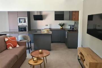 Location de vacances pour 4 personnes, avec piscine et jardin, animaux acceptés à Le Beausset