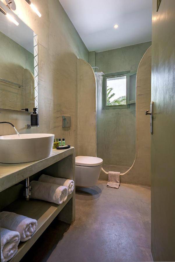 Ambeli Apartments in Agios Georgios (Santorin), Santorin