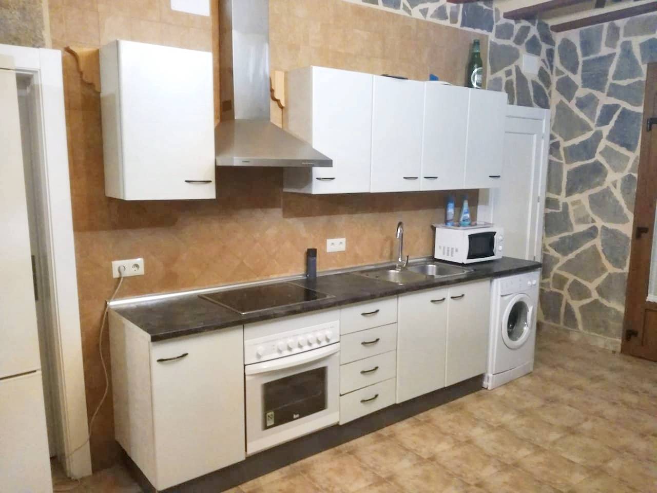 Entire apartment, Spacious Apartment in Villarrobledo with Shared Pool in Villarrobledo, Albacete Province