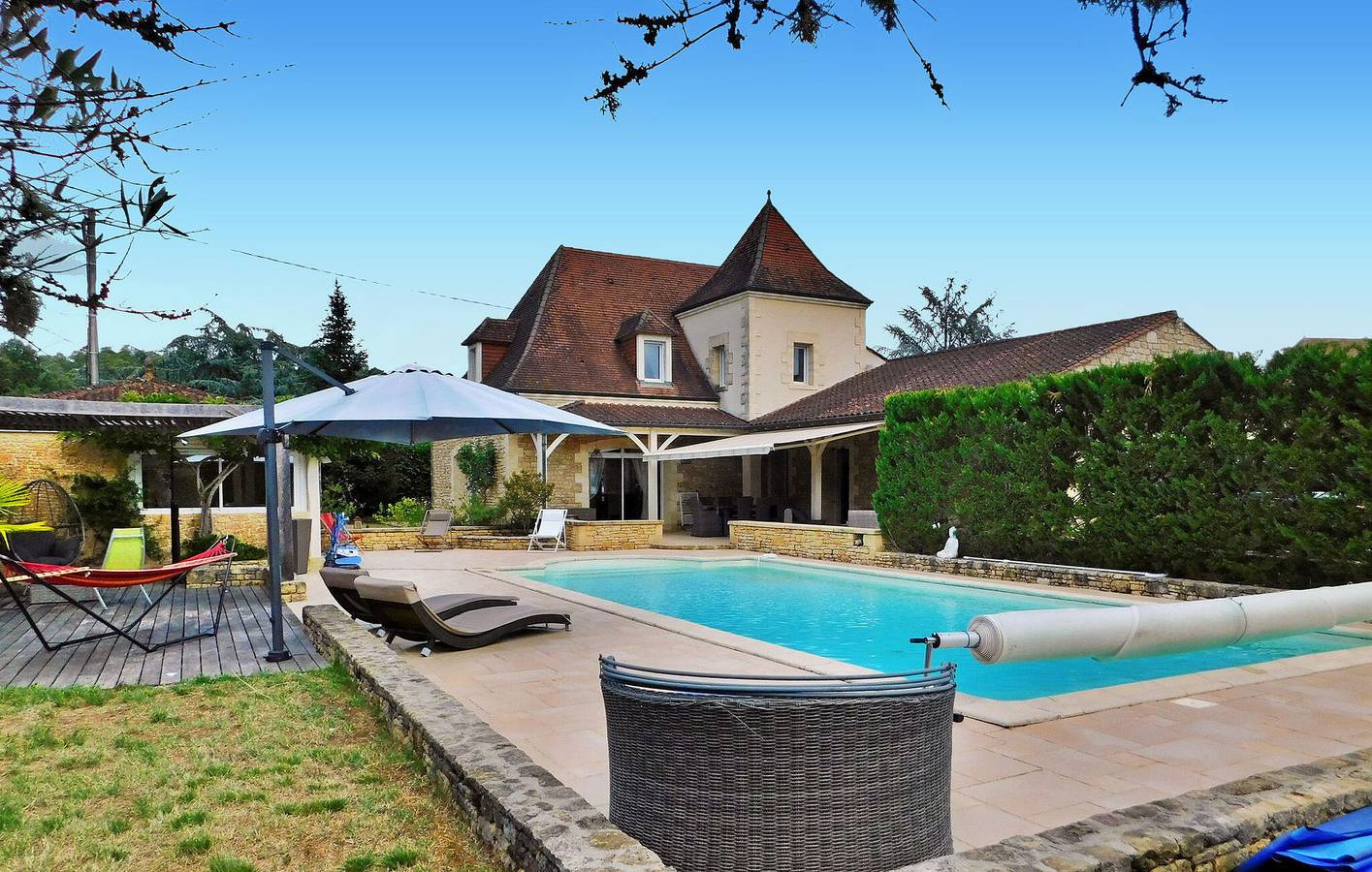 Appartement confortable de 245m² avec piscine et parking, 2km de Veyrignac in Carsac-Aillac, Périgord Noir