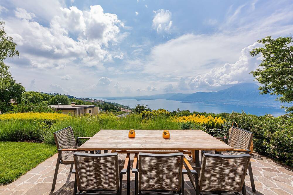 Fantastischer Blick über den See in San Zeno di Montagna, Gardasee-Berge